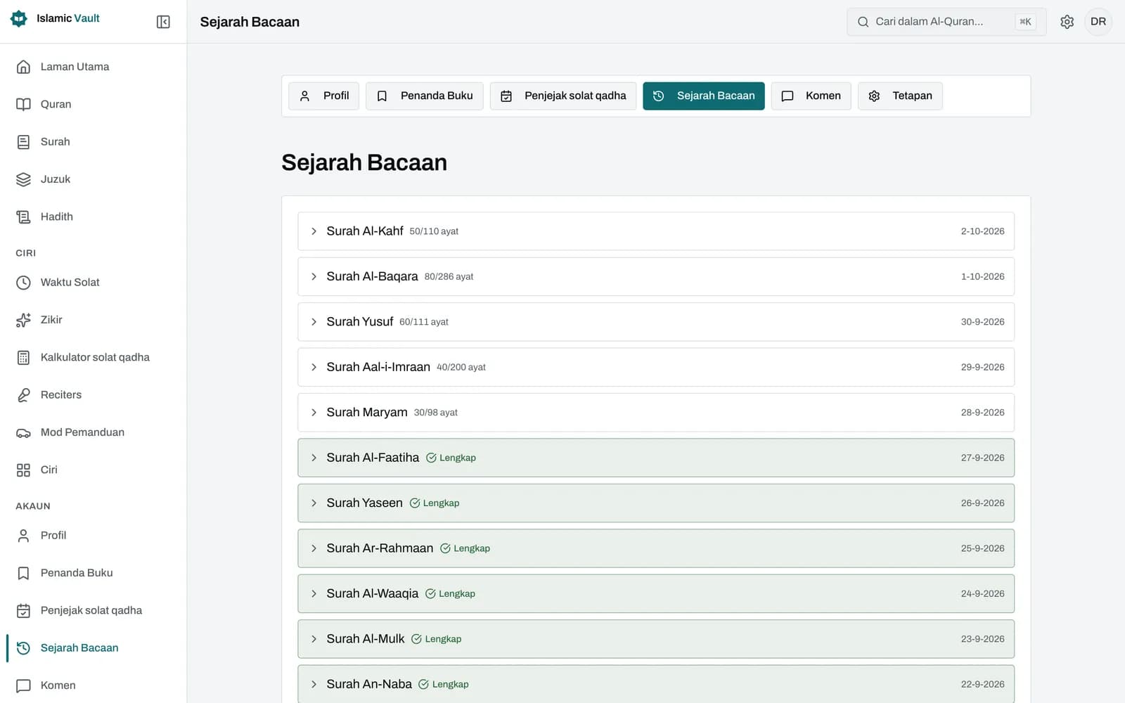 Senarai surah dengan kiraan kemajuan pada setiap kad surah, tanda semak hijau pada nombor ayat yang sudah dibaca, dan panel profil yang memaparkan jumlah ayat dibaca, peratus selesai dan streak harian.